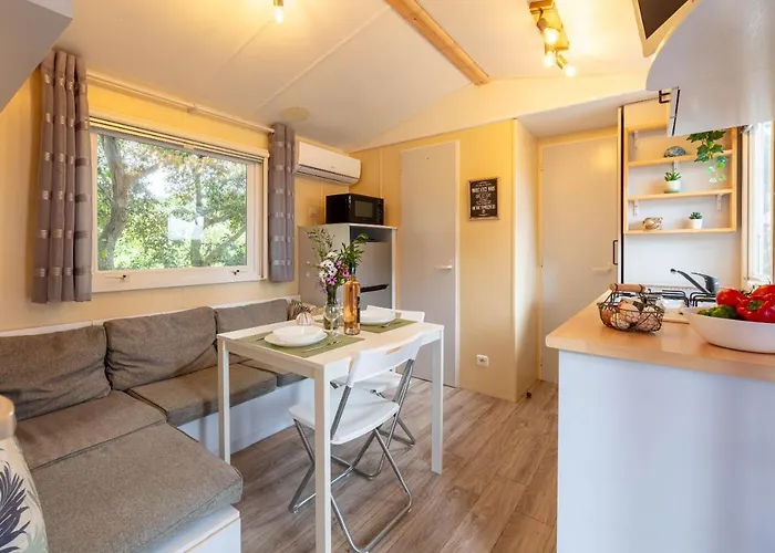 L Arbousier, Mobil-home Vue Degagee Sur La * 耶尔