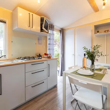 L'Arbousier, Mobil-Home Cosy Situe Sur Le Haut Du Domaine Avec Vue Degagee Sur La Mer * Hyeres