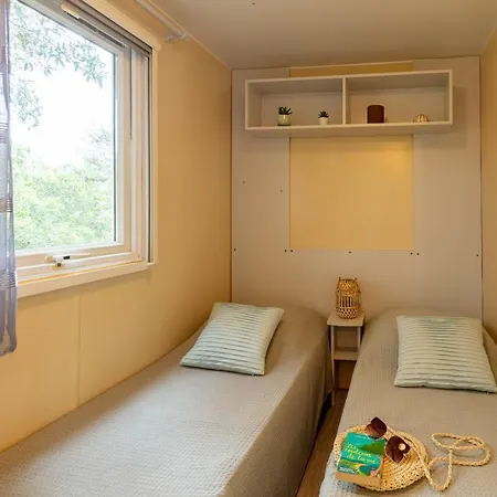 L'Arbousier, Mobil-Home Cosy Situe Sur Le Haut Du Domaine Avec Vue Degagee Sur La Mer Homestay *