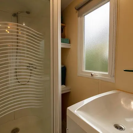 Homestay L'Arbousier, Mobil-Home Cosy Situe Sur Le Haut Du Domaine Avec Vue Degagee Sur La Mer