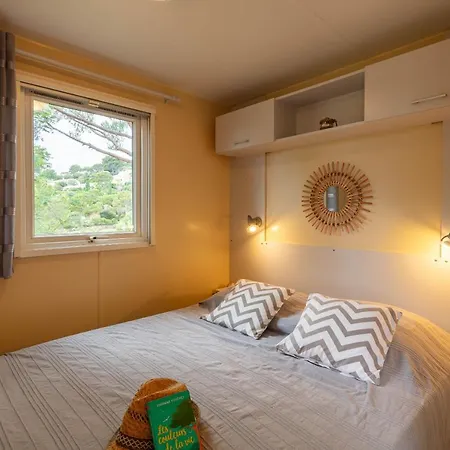 L'Arbousier, Mobil-Home Cosy Situe Sur Le Haut Du Domaine Avec Vue Degagee Sur La Mer * Hyeres