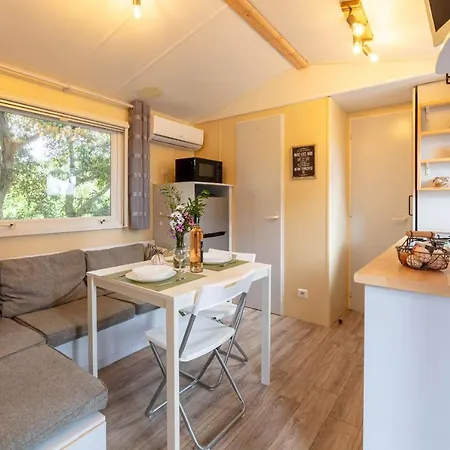 L'Arbousier, Mobil-Home Cosy Situe Sur Le Haut Du Domaine Avec Vue Degagee Sur La Mer * Hyeres