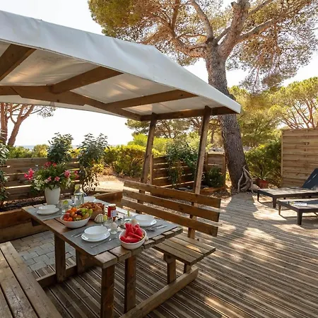 L'Arbousier, Mobil-Home Cosy Situe Sur Le Haut Du Domaine Avec Vue Degagee Sur La Mer Hyeres