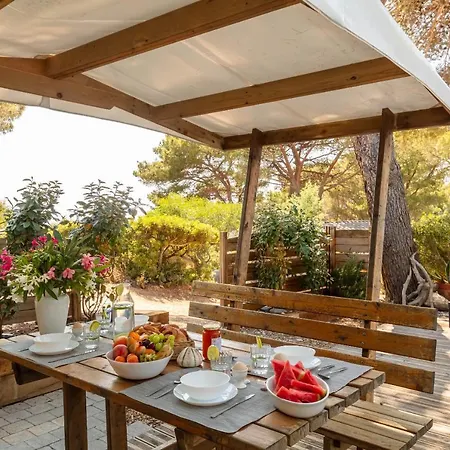 L'Arbousier, Mobil-Home Cosy Situe Sur Le Haut Du Domaine Avec Vue Degagee Sur La Mer