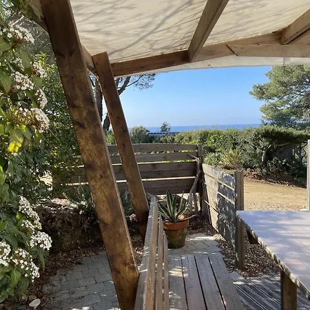 Homestay L'Arbousier, Mobil-Home Cosy Situe Sur Le Haut Du Domaine Avec Vue Degagee Sur La Mer