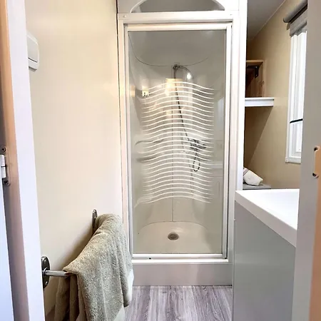 L'Arbousier, Mobil-Home Cosy Situe Sur Le Haut Du Domaine Avec Vue Degagee Sur La Mer Hyeres
