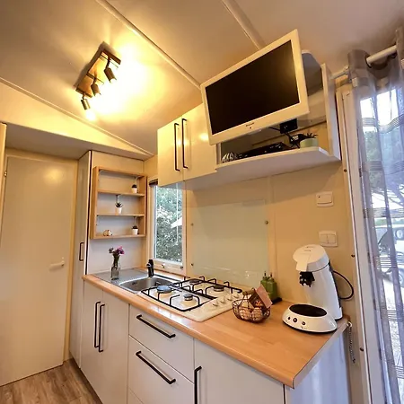 L'Arbousier, Mobil-Home Cosy Situe Sur Le Haut Du Domaine Avec Vue Degagee Sur La Mer * Hyeres